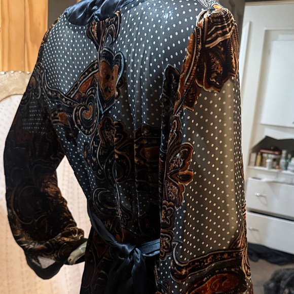 Elegant Stunning Black and Brown Kimono Top - Picture 6 of 13